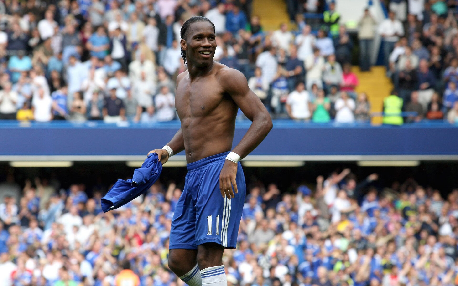 本土足球明星温情助力青少年发展计划，足球明星 受欢迎